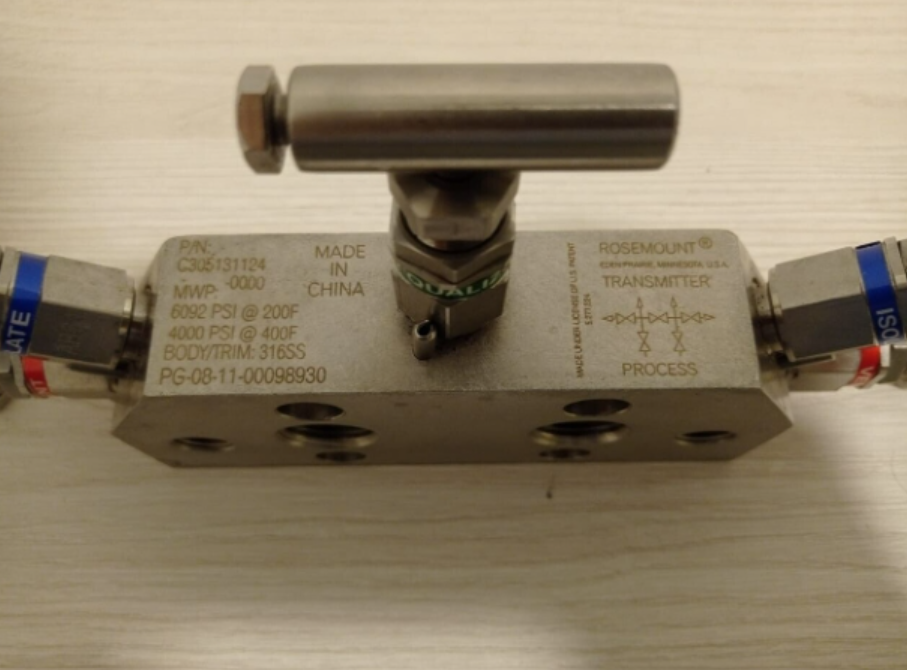 New Emerson Rosemount C305131124-0000 5-Valve Coplanar Manifold for Transmitter